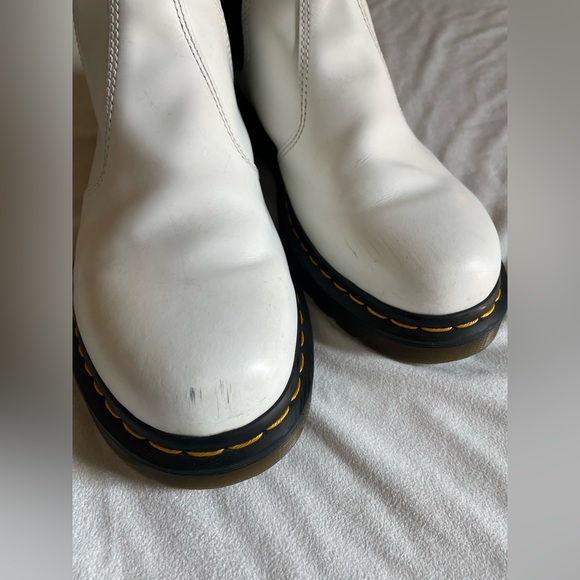 Dr. Martens women's size 9 white boots - Picture 3 of 11